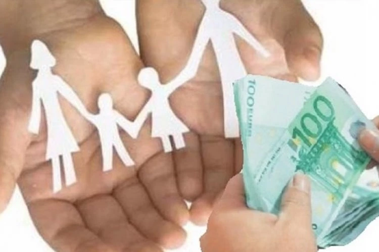 Μπαίνει σήμερα στους τραπεζικούς λογαριασμούς το επίδομα παιδιού